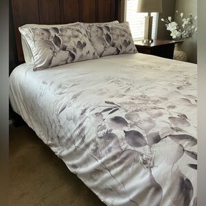 QE Home Carlington Queen Duvet Cover and Pillow Shams